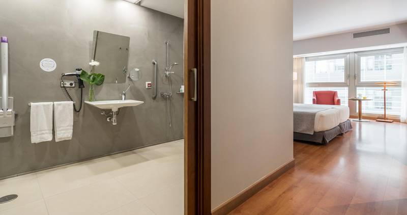 Barrierefreie zimmer ilunion málaga Hotel ILUNION Málaga